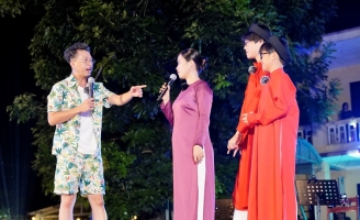 Lâm Vỹ Dạ làm mini-concert tại quê nhà