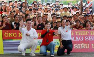 Lâm Vỹ Dạ nghẹn ngào khi nghe điều bé gái nhắn nhủ người cha đã bỏ đi nhiều năm