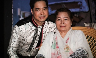 Lễ cầu siêu mẹ danh ca Ngọc Sơn: Nam danh ca vẫn không thể có mặt vì đang cách ly