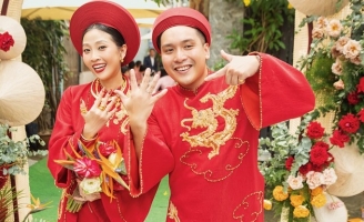 Lễ gia tiên lấy cảm hứng đám cưới thập niên 1970 của MC Liêu Hà Trinh