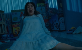 Lê Phương kinh hồn bạt vía khi bị búp bê đeo bám không rời