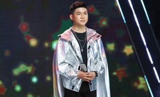 Leo Minh Tuấn hát nhạc tình da diết khiến Quỳnh Lan bật dậy vỗ tay khen ngợi