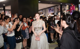 Liên tục bị dìm ở các sự kiện, Lý Nhã Kỳ đáp trả bằng vẻ đẹp không tuổi ở sự kiện