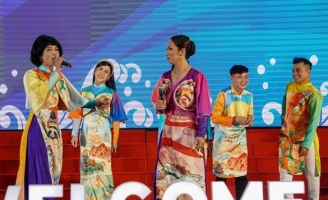 Lộ Lộ đưa Đoàn lô tô Sài Gòn Tân Thời thực hiện tour diễn miễn phí quanh các trường Đại Học