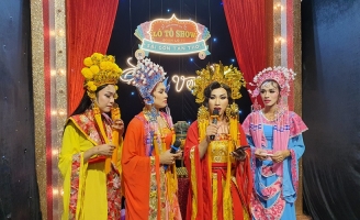 Lộ Lộ đưa nghệ thuật biểu diễn lô tô lên sóng trực tuyến để tránh nguy cơ lây lan Covid-19