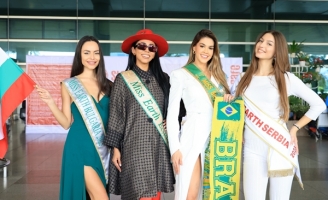 Loạt thí sinh Miss Earth 2023 diện áo dài khi đến Việt Nam 