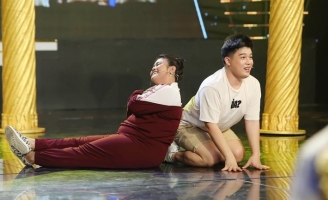 Long Chun tái xuất Cười Xuyên Việt 2022 hỗ trợ cô bạn thân Tất Diệu Hằng