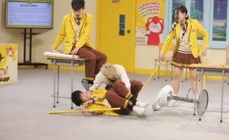 Lớp Học Hoàn Mỹ với những trò chơi siêu lầy, mất sức của  9 học sinh