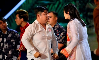 Lột xác với  tiểu phẩm 