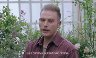 “Lụi tim” với phiên bản tiếng Anh của Hoa nở không màu do Kyo York thể hiện