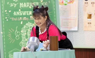 Lương Bích Hữu hứng cả cơn “đạn” bắp rang bơ trên truyền hình