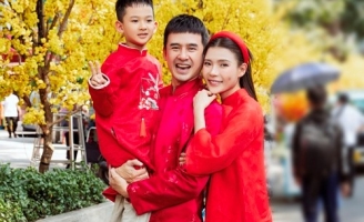 Lương Thế Thành – Thúy Diễm đưa con trai du xuân