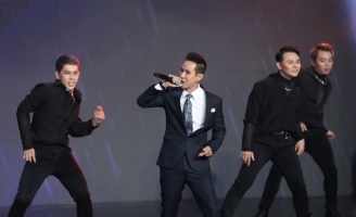 Lý Hải bất ngờ xuất hiện cùng bản hit một thời khiến dàn nghệ sĩ bồi hồi  