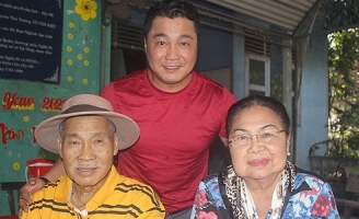 Lý Hùng: 'Trước khi qua đời, cha hôn từng người con'