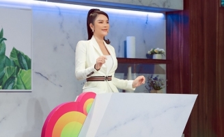 Lý Nhã Kỳ chọc ghẹo Thanh Thúy khi nói về điều ước trong đêm Giáng sinh