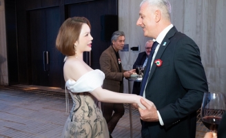 Lý Nhã Kỳ diện váy gợi cảm, khoe nhan sắc trẻ trung tại sự kiện