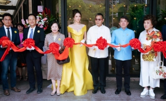 Lý Nhã Kỳ dự khai trương triển lãm 'vua ngọc bích' Soofeen Hu tại Đài Bắc