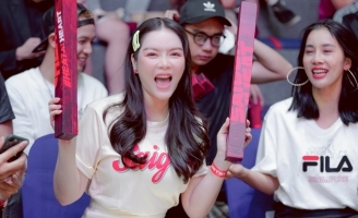 Lý Nhã Kỳ ngồi ghế VIP máu lửa cổ vũ Saigon Heat