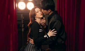 Lý Nhã Kỳ nóng bỏng bên mỹ nam lạ mặt