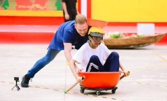 Mái ấm gia đình Việt : Kyo York xúc động khi nhớ về bữa cơm cùng cha mẹ