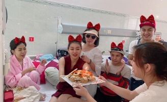 Mai Phương nhập viện trở lại