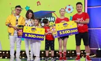 Màn đọ trí bất phân thắng bại của 2 model nhí tại Gia Đình Thông Thái