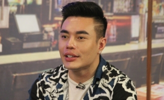 Mang thai 5-6 tháng, vợ Lê Dương Bảo Lâm vẫn lái xe 8 tiếng chở chồng đi diễn