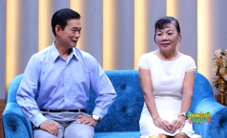 Mảnh Ghép Hoàn Hảo: Cặp vợ chồng già nắm tay nhau vượt bệnh tật trên từng vòng xe 