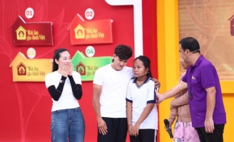 Mạnh mẽ trên sàn đấu, võ sĩ Duy Nhất vẫn bật khóc trước hoàn cảnh của các em nhỏ mồ côi