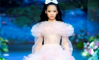 Mẫu nhí Bảo Hà chứng tỏ bản lĩnh khi mở màn cho đêm diễn The Princess 