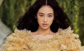 Mẫu nhí Bảo Hà đẹp tựa nữ thần trong bộ sưu tập của Lý Quí Khánh