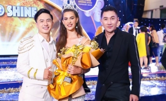 MC Nguyễn Hoàng Vĩnh diện trang phục của NTK Nam Phong dẫn  Miss & Mister Fitness Supermodel World 