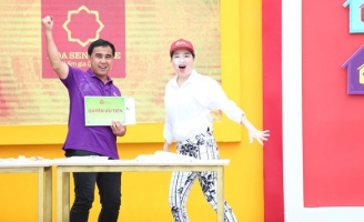 MC Quyền Linh, Lê Khánh bỏ tiền túi tặng các em nhỏ mồ côi
