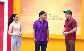 MC Quyền Linh, NSƯT Hạnh Thúy và Kyo York xót xa trước hoàn cảnh của các em nhỏ mồ côi