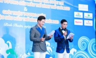 MC song ngữ Nguyễn Hoàng Vĩnh cùng MC Bá Niên kết hợp ăn ý tại sự kiện 