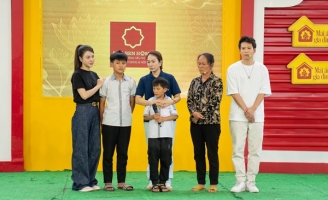 MC Thanh Thảo khiến nhiều người xúc động khi hỗ trợ sinh hoạt phí cho cậu bé mồ côi học 