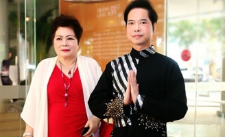 Mẹ danh ca Ngọc Sơn qua đời, xót xa cảnh nam nghệ sĩ không thể về chịu tang vì cách ly Covid-19