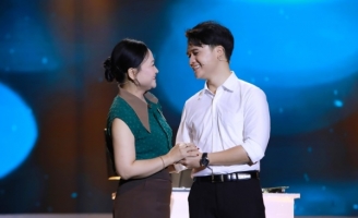 Mẹ Đào Ngọc Sang khoe giọng mượt với hit của Hà Hồ tại Chung Sức Chung Lòng 2023