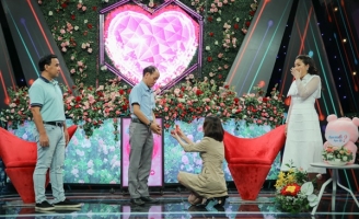 Mẹ đơn thân cầu hôn người đàn ông từng có hai đời vợ ngay trên sóng truyền hình