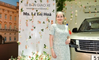 Mẹ Lý Nhã Kỳ tậu siêu xe 15 tỷ đồng