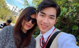 Mẹ nuôi của K-ICM viết đúng 4 chữ lên trang cá nhân giữa 