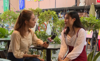 Miko Lan Trinh gây náo động khi mai mối cho người lạ tại đường sách TP.HCM