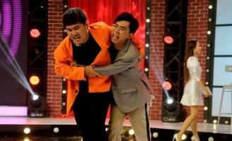 Minh Dự khốn khổ khi bị Quốc Khánh “lấy thịt đè người” trên Sàn Đấu Ca Từ