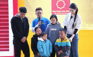 Minh Dự lần đầu làm MC Mái ấm gia đình Việt, nghẹn lòng trước những mảnh đời kém may mắn