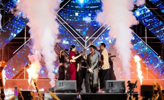Miu Lê, Karik, OnlyC, HIEUTHUHAI quẩy siêu ngầu tại đêm concert MTV School Fest