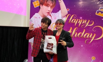 Mon Hoàng Anh hạnh phúc đón sinh nhật tuổi 17 cùng fan