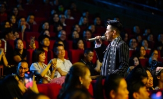 Mr Đàm hòa giọng với hơn 4000 khán giả Hà Nội trong “Ngày em thắp sao trời” 