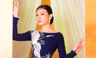 Mỹ Uyên trẻ trung, xinh đẹp trong áo dài Minh Châu