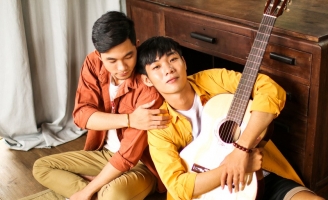 Nachi Khang đong đầy cảm xúc với chuyện tình trong MV của mình