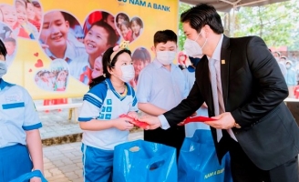 Nam A Bank mang tết hạnh phúc đến những mảnh đời khó khăn